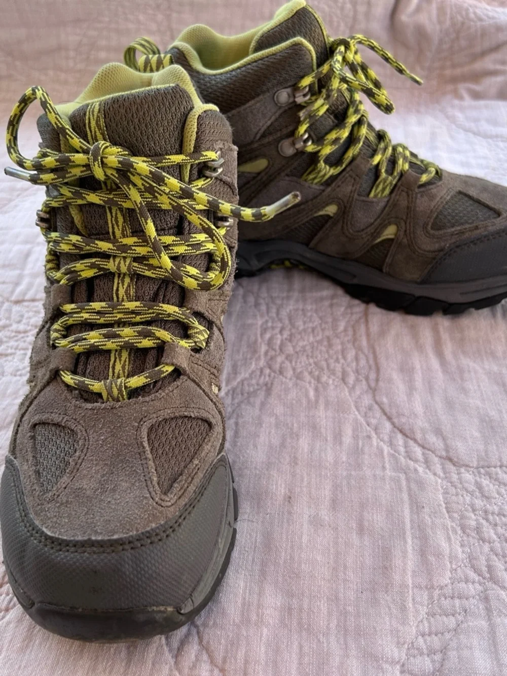 Kids Waterproof Lace-Up Trail Model Hiking Boots - sz 6